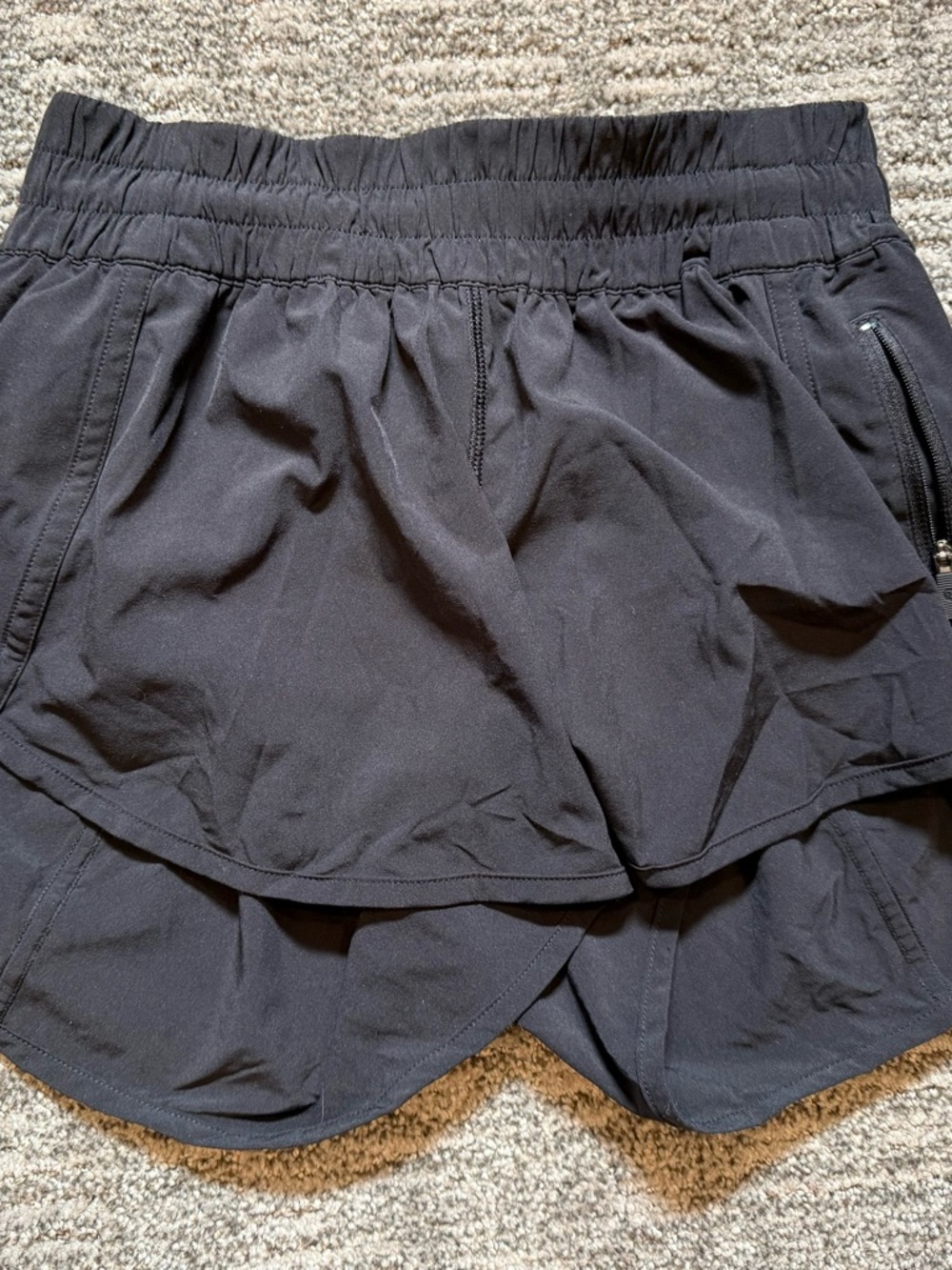 Lululemon Black Tracker Shorts 4 inch sz 6